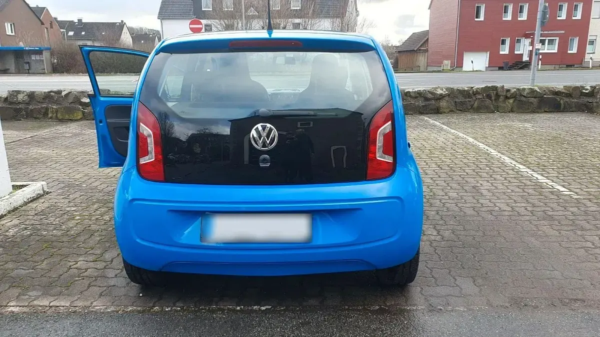 Używany VW up! Cup 60 KM (44 kW) 2014 Niebieski Hatchback