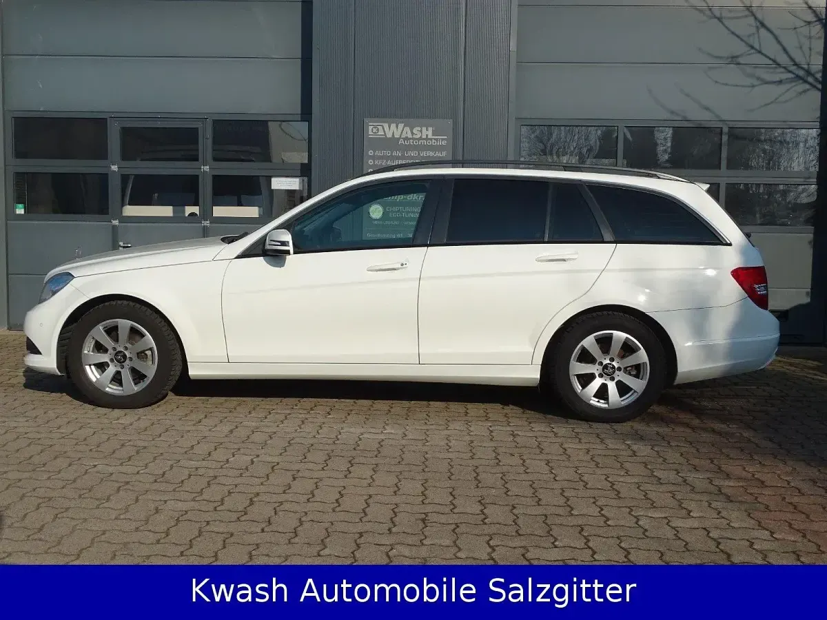 Używany Mercedes C180 156 KM (114 kW) 2013 Biały Kombi