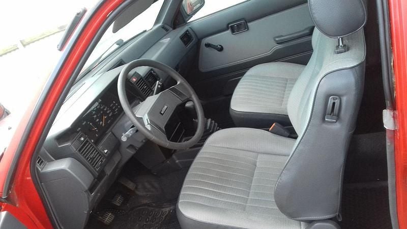 Gebraucht Nissan Sunny 60 PS (44 kW) 1987 Rot Kleinwagen