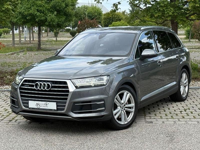 Grau Gebraucht 2015 Audi Q7 Ambiente SUV | 28.790 € (Fairer Preis) - Bild 1/4