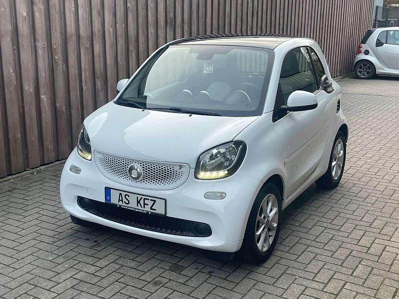 Weiß Gebraucht 2015 Smart ForTwo Coupé Coupé | 7.390 € (Etwas zu teuer) - Bild 1/4