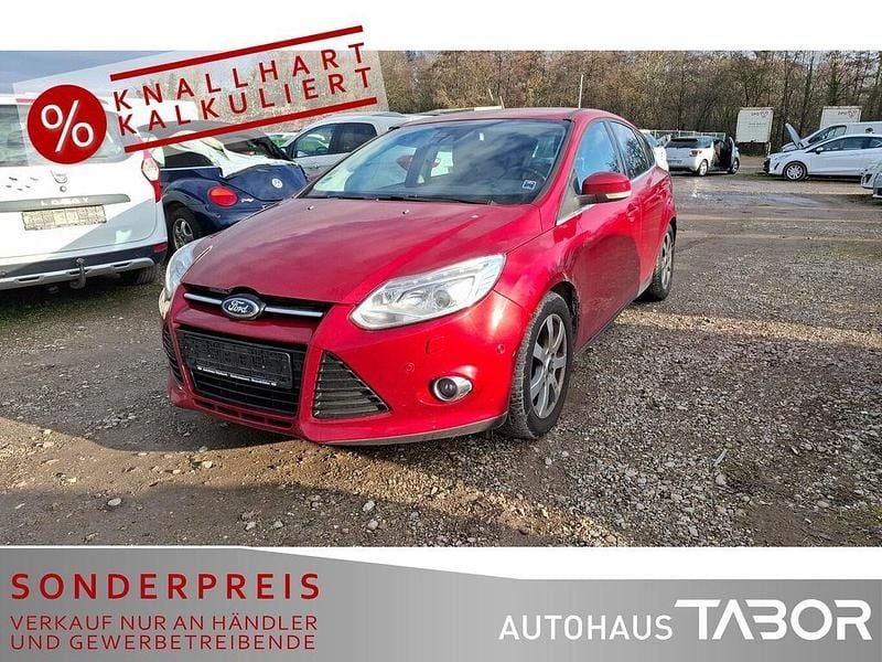Red candy/candy red Gebraucht 2011 Ford Focus Titanium Limousine | 4.485 € (Superpreis) - Bild 1/4