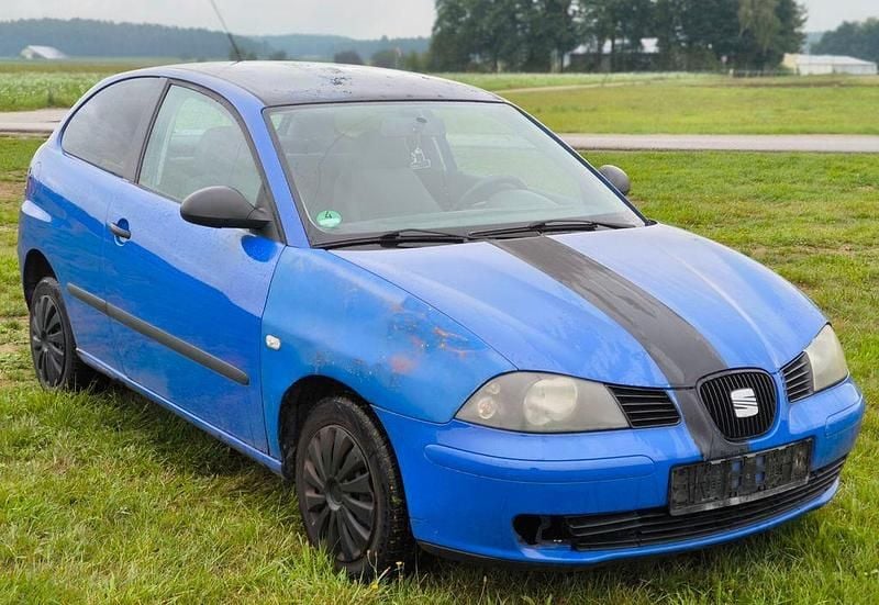 Blau Gebraucht 2002 Seat Ibiza Limousine | 999 € (Fairer Preis) - Bild 1/4