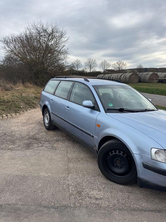 Gebraucht VW Passat Basis 101 PS (74 kW) 1997 Blau Kombi