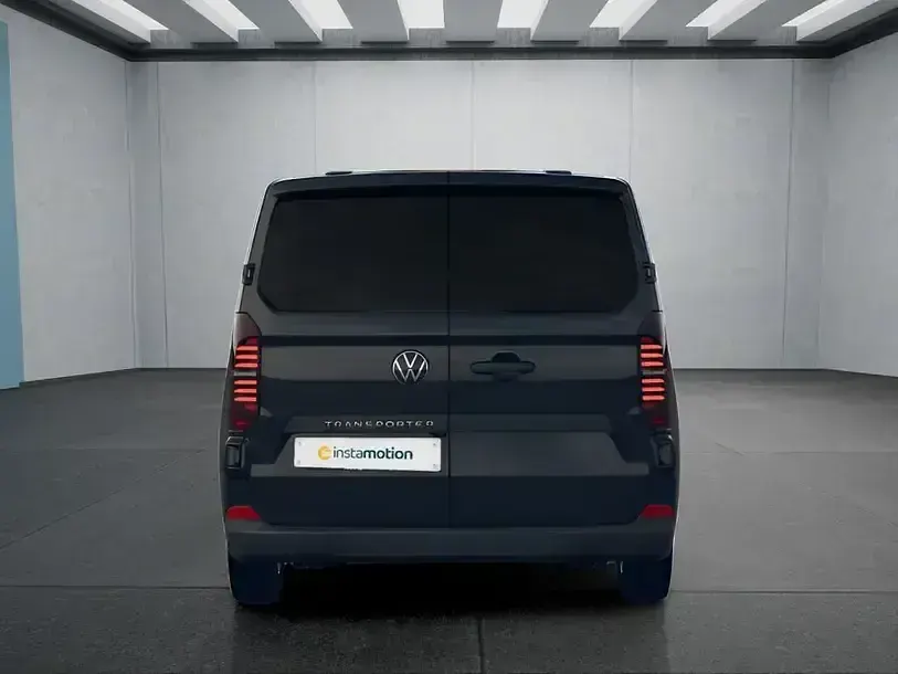 Second-hand VW Multivan 150 CP (110 kW) 2025 Negru Monovolum