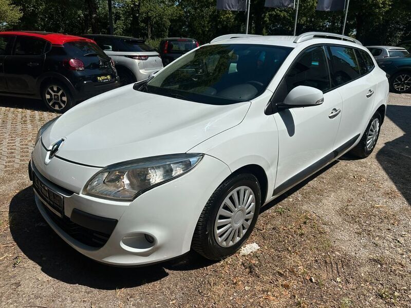 Weiß Gebraucht 2012 Renault Mégane III Dynamique Limousine | 3.990 € (Guter Preis) - Bild 1/4