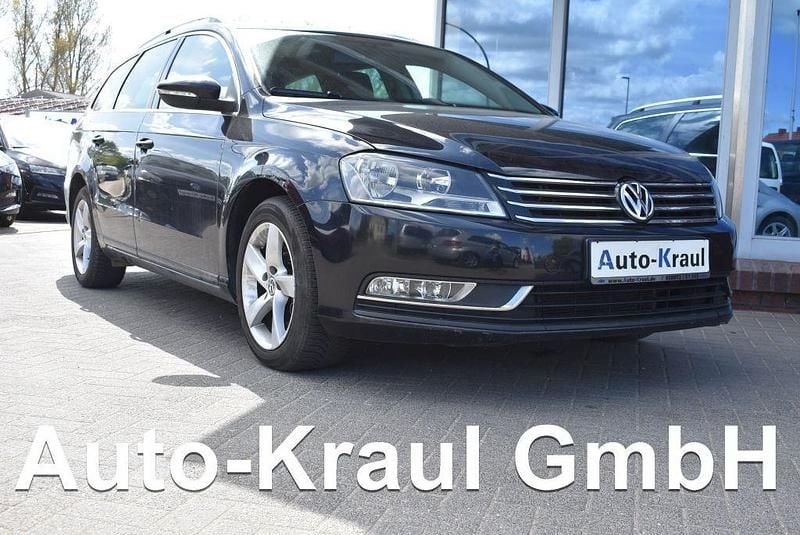 Schwarz Gebraucht 2011 VW Passat S Kombi | 3.299 € (Superpreis) - Bild 1/4