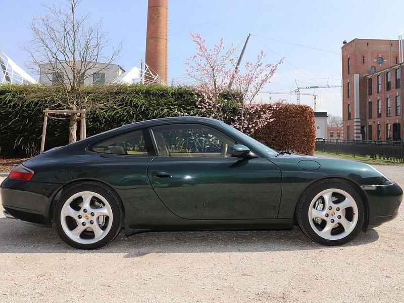 Gebraucht Porsche 911 Carrera 4 300 PS (220 kW) 1999 Tannengrünmetallic Coupé