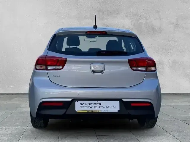 Gebraucht Kia Rio Spirit 101 PS (74 kW) 2023 Silber Limousine