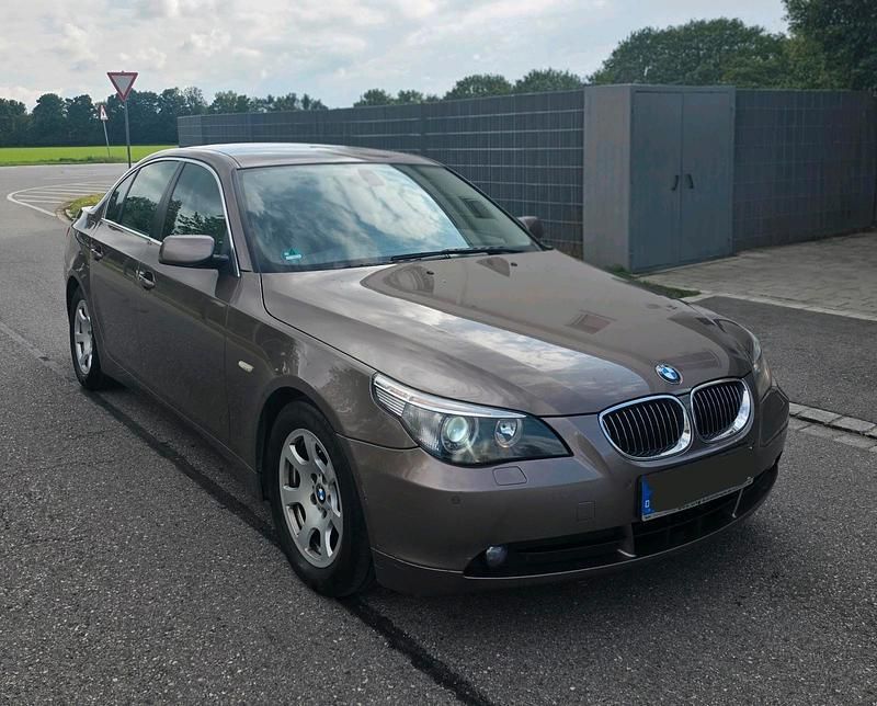 Gold Gebraucht 2006 BMW 523 Limousine | 4.700 € (Fairer Preis) - Bild 1/4