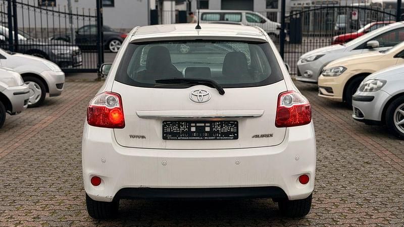 Gebraucht Toyota Auris Life+ 99 PS (72 kW) 2011 Weiß Kleinwagen