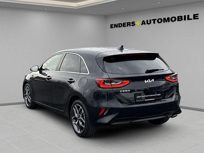 Neu Kia Ceed 140 PS (102 kW) 2025 Schwarz Kleinwagen