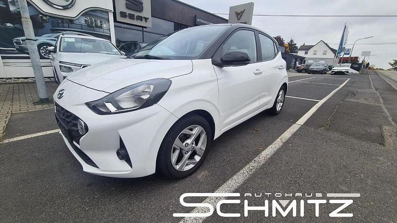 Weiß Gebraucht 2022 Hyundai i10 Trend Kleinwagen | 11.550 € (Guter Preis) - Bild 1/4