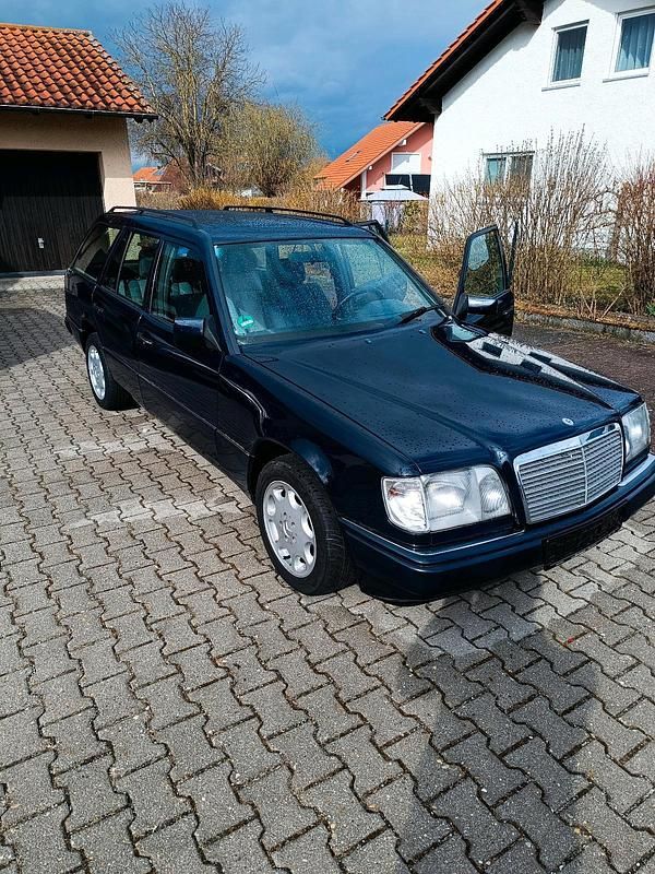 Brugt Mercedes E220 150 HK (110 kW) 1994 Blå Stationcar