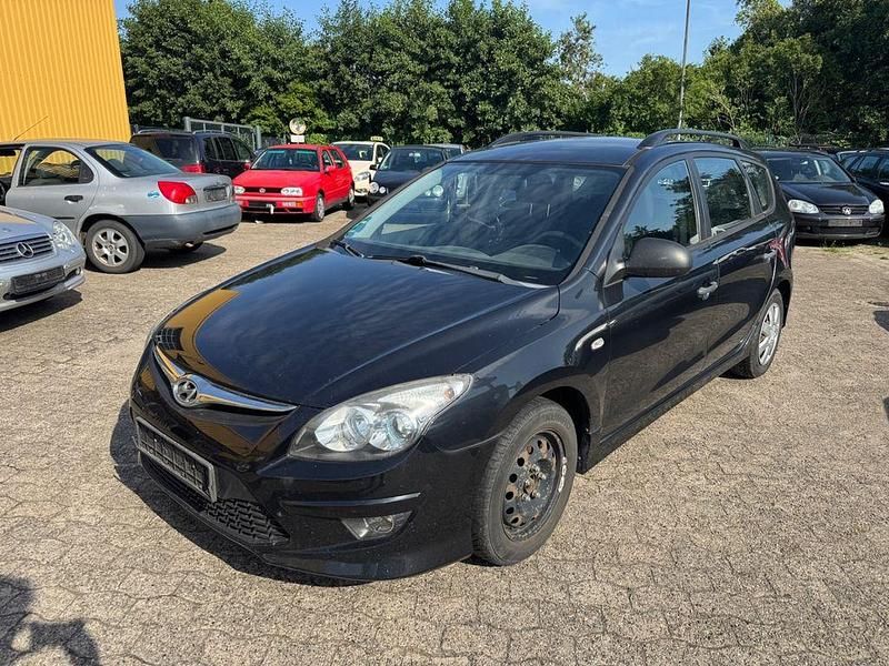 Schwarz Gebraucht 2010 Hyundai i30 Classic Kombi | 999 € (Superpreis) - Bild 1/4