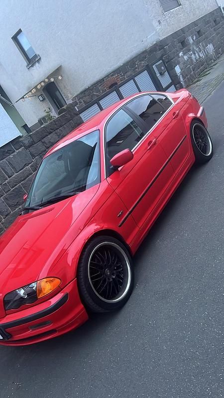 Gebraucht BMW 320 150 PS (110 kW) 1998 Rot Limousine