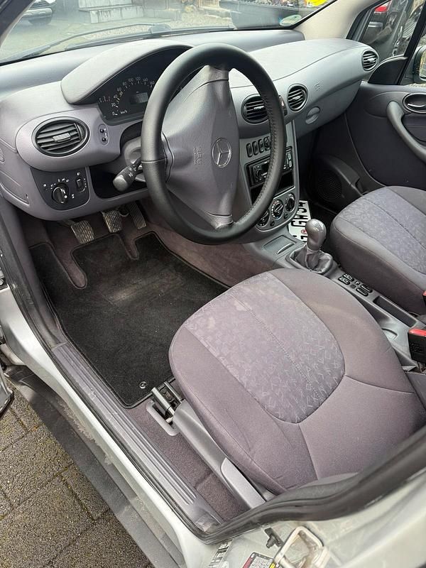 Gebraucht Mercedes A160 102 PS (75 kW) 2003 Silber Kleinwagen