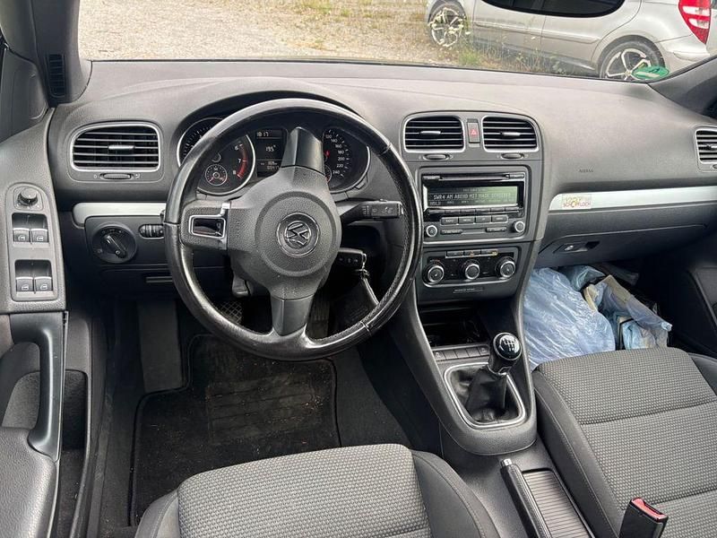 Gebraucht VW Golf Cabriolet Basis 105 PS (77 kW) 2012 Violet Cabrio