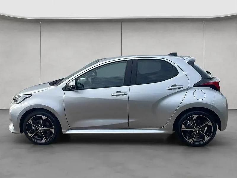 Neu Toyota Yaris Hybrid Style 131 PS (96 kW) 2025 Silber Limousine