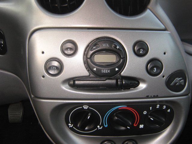 Gebraucht Ford Ka Basis 60 PS (44 kW) 2000 Grün metallic Kleinwagen