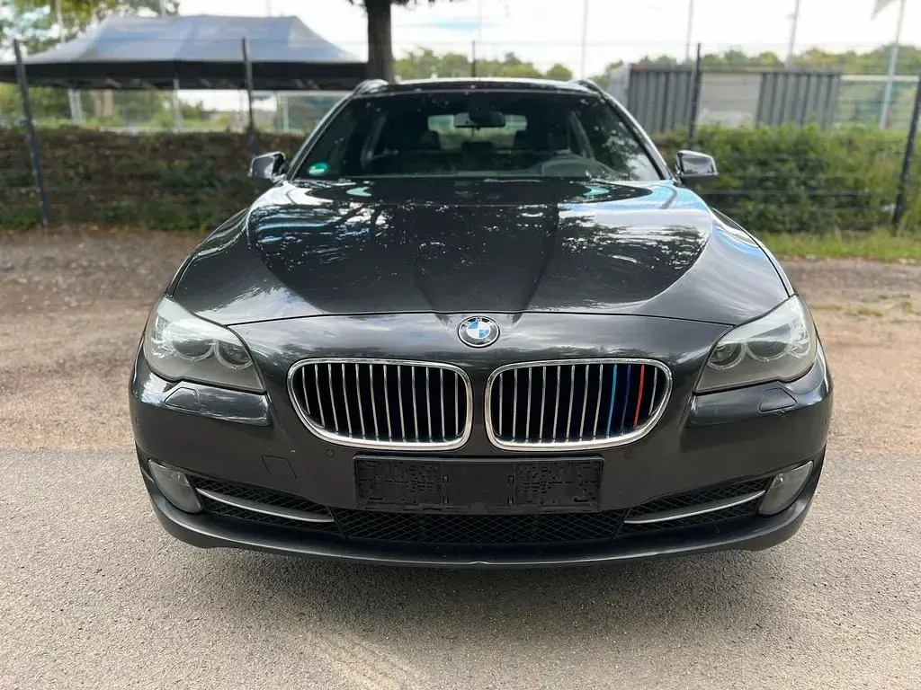 Gebraucht BMW 520 184 PS (135 kW) 2011 Grau Kombi