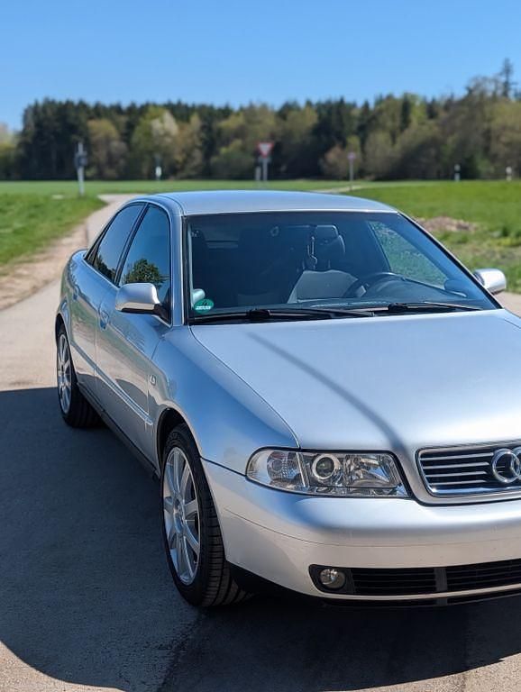 Używany Audi A4 Performance 101 KM (74 kW) 1999 Srebrny Sedan/Limuzyna
