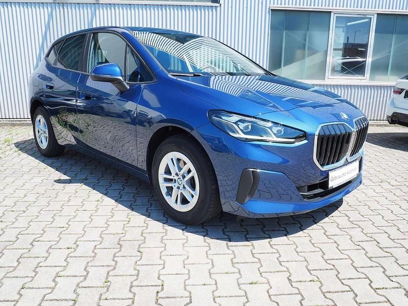 Phytonicblau metallic Gebraucht 2023 BMW 218 Active Tourer Van / Kleinbus | 28.780 € (Fairer Preis) - Bild 1/4