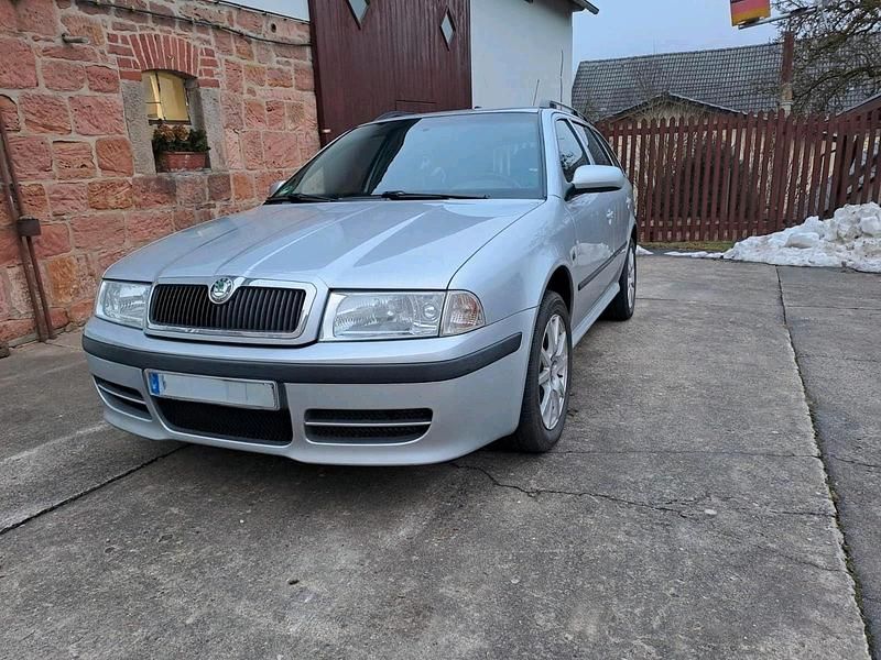 Silber Gebraucht 2009 Skoda Octavia Kombi | 2.500 € (Superpreis) - Bild 1/4