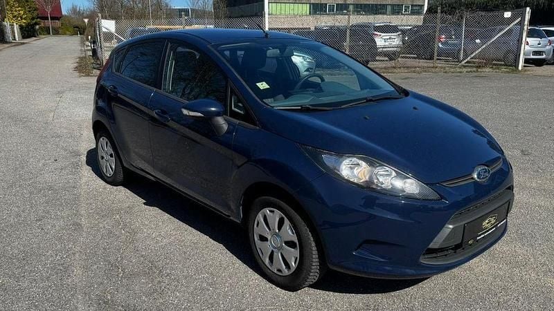 Gebraucht Ford Fiesta Trend 60 PS (44 kW) 2010 Blau Kleinwagen