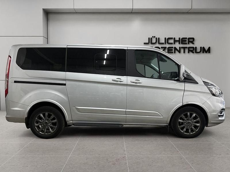 Gebraucht Ford Tourneo Titanium 131 PS (96 kW) 2018 Grau Van / Kleinbus
