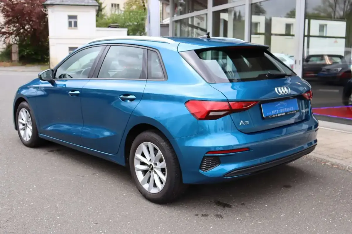 Gebraucht Audi A3 Basis 150 PS (110 kW) 2022 Atollblau metallic Limousine