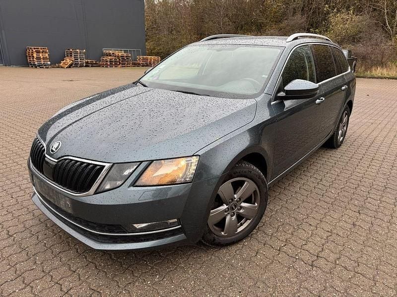Grau Gebraucht 2019 Skoda Octavia Style Kombi | 9.400 € (Superpreis) - Bild 1/4