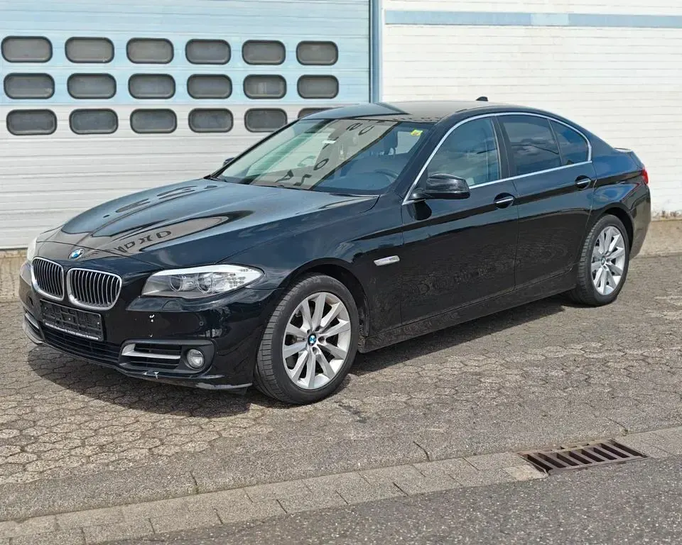 Second-hand BMW 520 184 CP (135 kW) 2013 Negru Berlinǎ