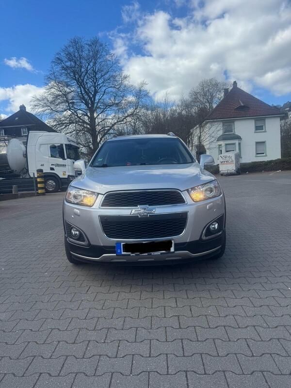 Silber Gebraucht 2013 Chevrolet Captiva SUV | 10.300 € (Fairer Preis) - Bild 1/4