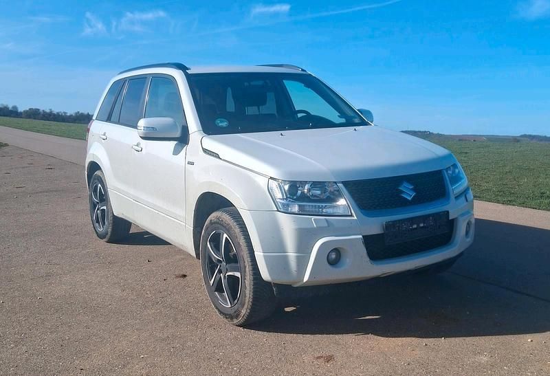 Gebraucht Suzuki Grand Vitara 129 PS (94 kW) 2011 Weiß SUV