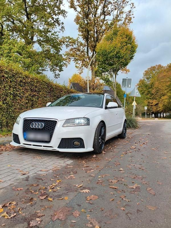 Weiß Gebraucht 2009 Audi A3 Sportback Ambition Kleinwagen | 8.000 € - Bild 1/4