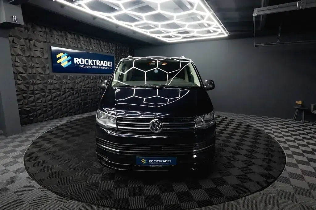 Gebraucht VW T6 150 PS (110 kW) 2018 Deep black perleffekt Van