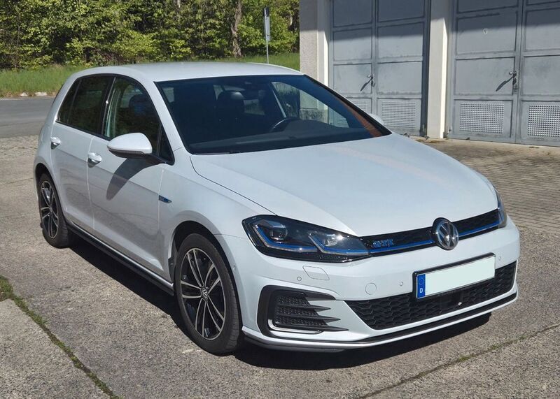 Weiß Gebraucht 2017 VW Golf VII GTE Limousine | 17.998 € (Etwas zu teuer) - Bild 1/4