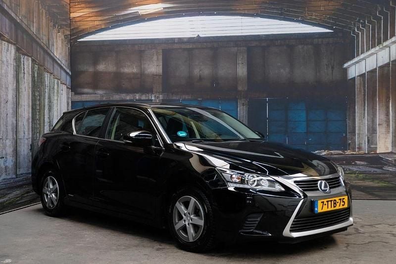 Schwarz Gebraucht 2014 Lexus CT200h Limousine | 8.950 € (Superpreis) - Bild 1/4