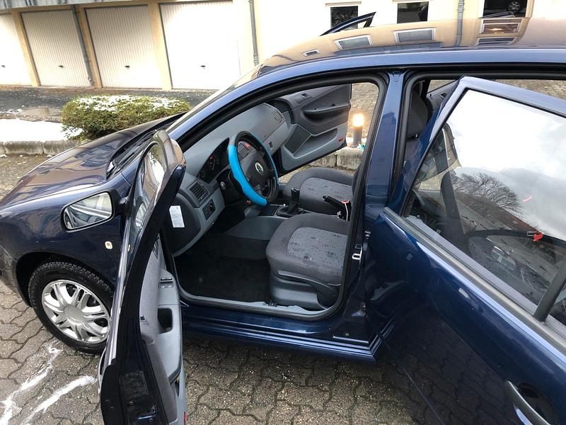 Blau Gebraucht 2001 Skoda Fabia Kleinwagen | 1.300 € (Fairer Preis) - Bild 1/4