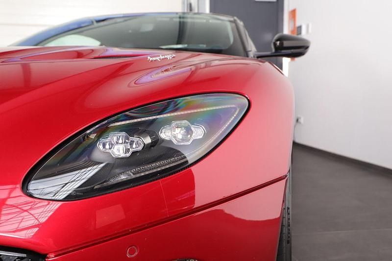 Gebraucht Aston Martin DBS 725 PS (533 kW) 2018 Rot Coupé