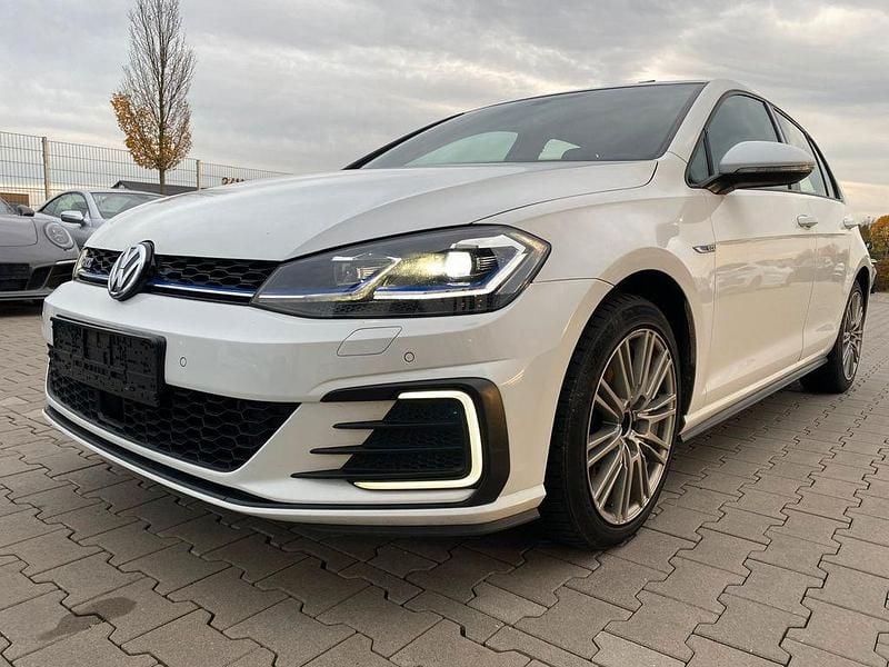Weiß Gebraucht 2019 VW Golf VII GTE Limousine | 14.500 € (Guter Preis) - Bild 1/4