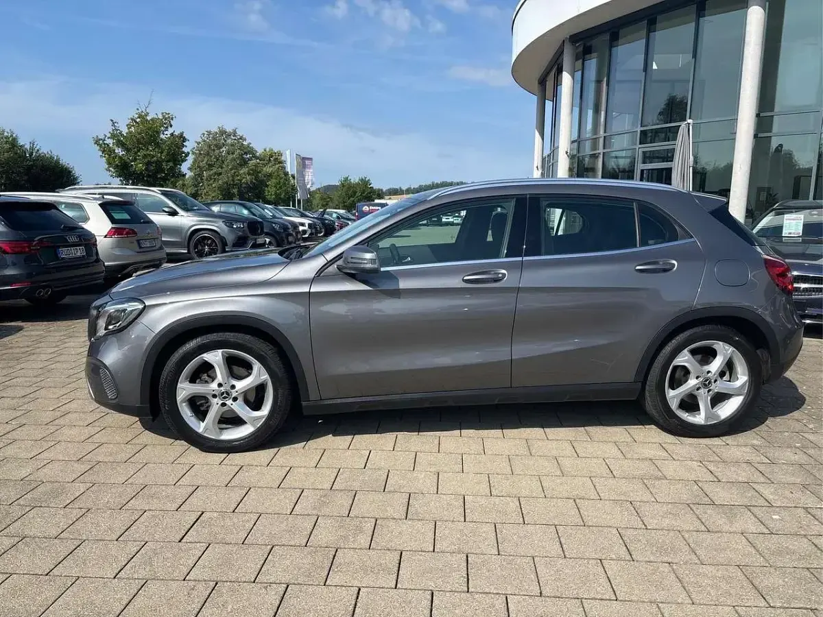 Gebraucht Mercedes GLA200 Urban 156 PS (114 kW) 2018 Grau SUV