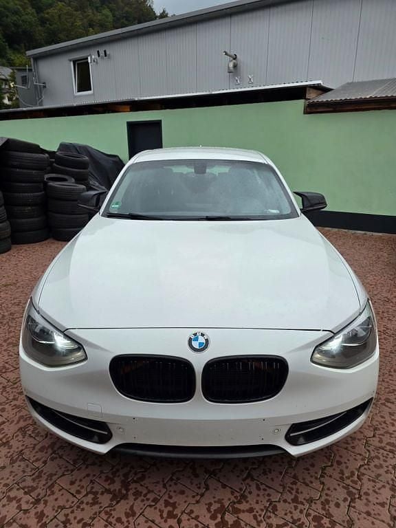 Gebraucht BMW 116 Sport Line 136 PS (100 kW) 2011 Weiß Kleinwagen
