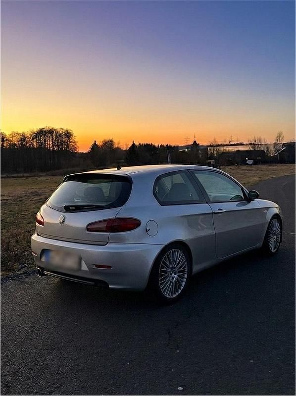 Gebraucht Alfa Romeo 147 120 PS (88 kW) 2006 Grau Kleinwagen