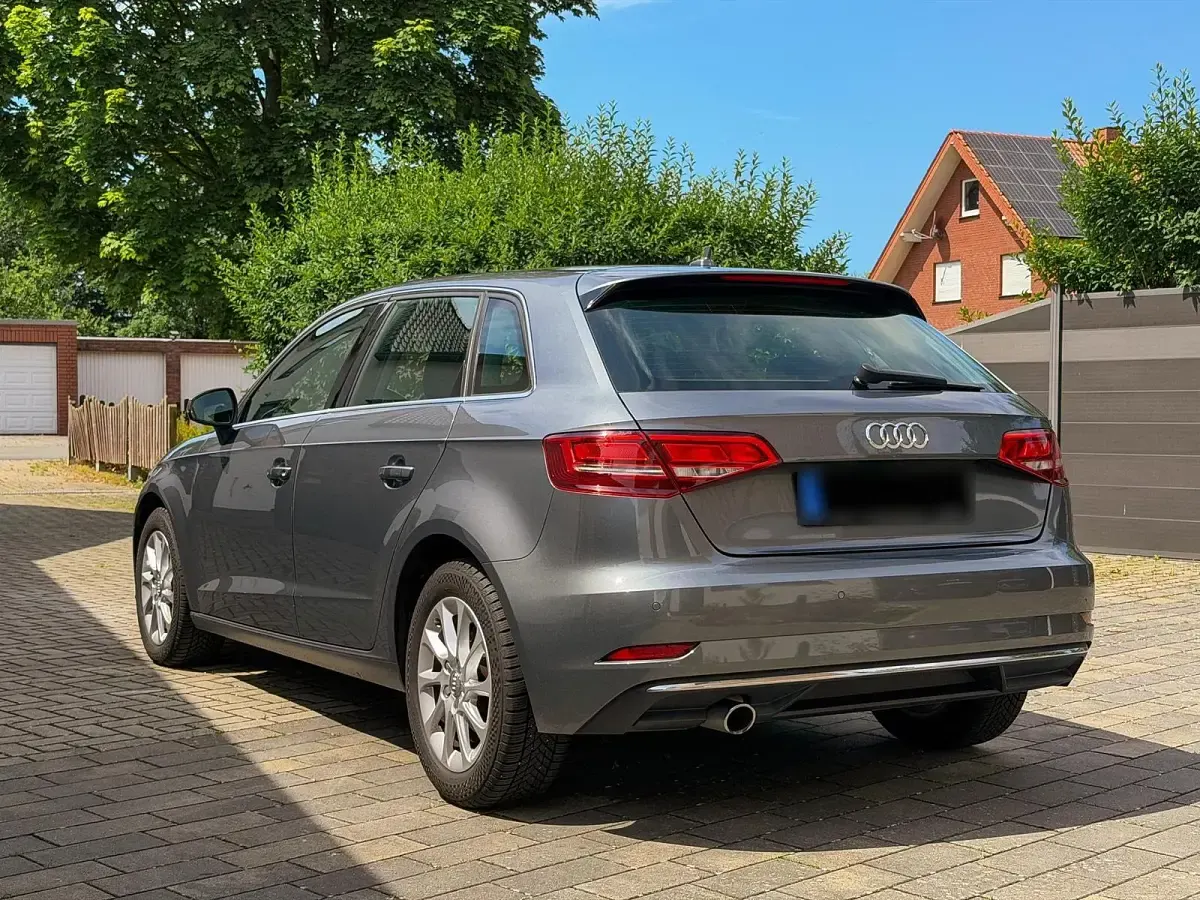 Gebraucht Audi A3 Sportback Design 105 PS (77 kW) 2017 Grau Kleinwagen