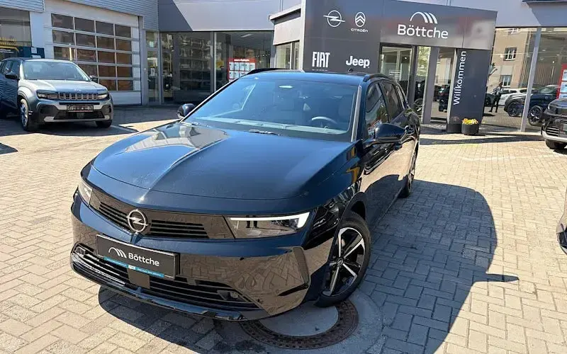Neu Opel Astra Edition 130 PS (95 kW) 2025 Schwarz Kleinwagen