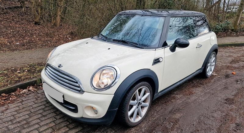 Weiß Gebraucht 2011 Mini Cooper Coupé Coupé | 3.800 € (Guter Preis) - Bild 1/4