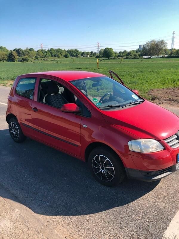 Rot Gebraucht 2005 VW Fox Kleinwagen | 500 € (Superpreis) - Bild 1/4