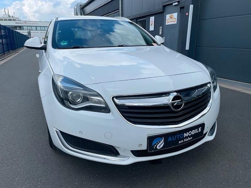 Weiß Gebraucht 2016 Opel Insignia Limousine | 5.990 € (Guter Preis) - Bild 1/4